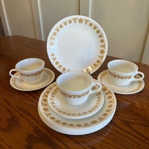 Corning Ware Plates and Pyrex Cups (14 pieces). Seen in Taylor Swift Video